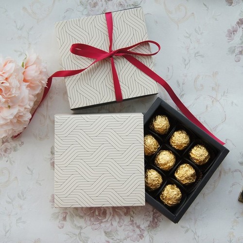 高质量简约巧克力白色精致礼品盒